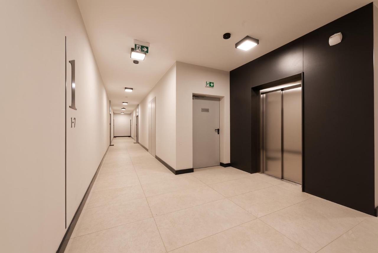 Zentrum II Apartament Parking By Impero 波兹南 外观 照片